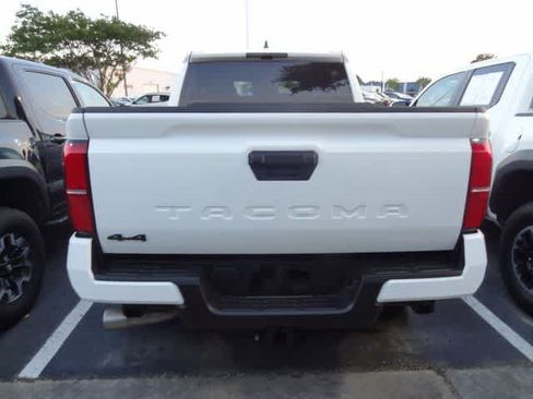 Used 2025 Toyota Tacoma TRD Sport AWD/4WD image 5