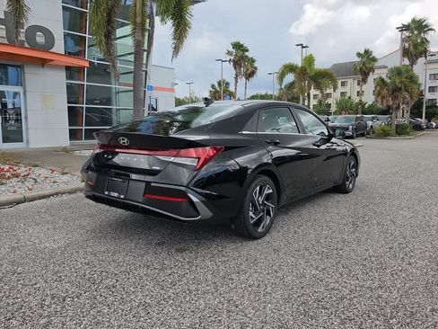 New 2026 Hyundai Elantra Limited FWD image 7