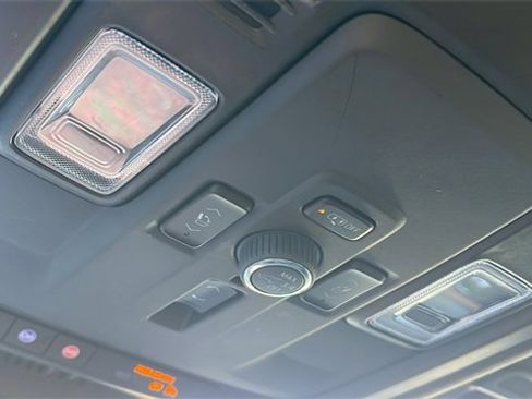 Used 2025 GMC Yukon XL Denali image 20