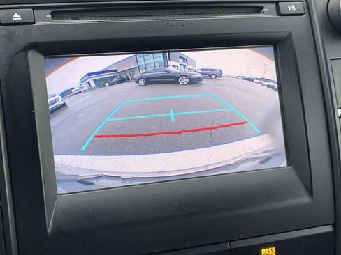 Used 2017 Toyota Camry SE image 4