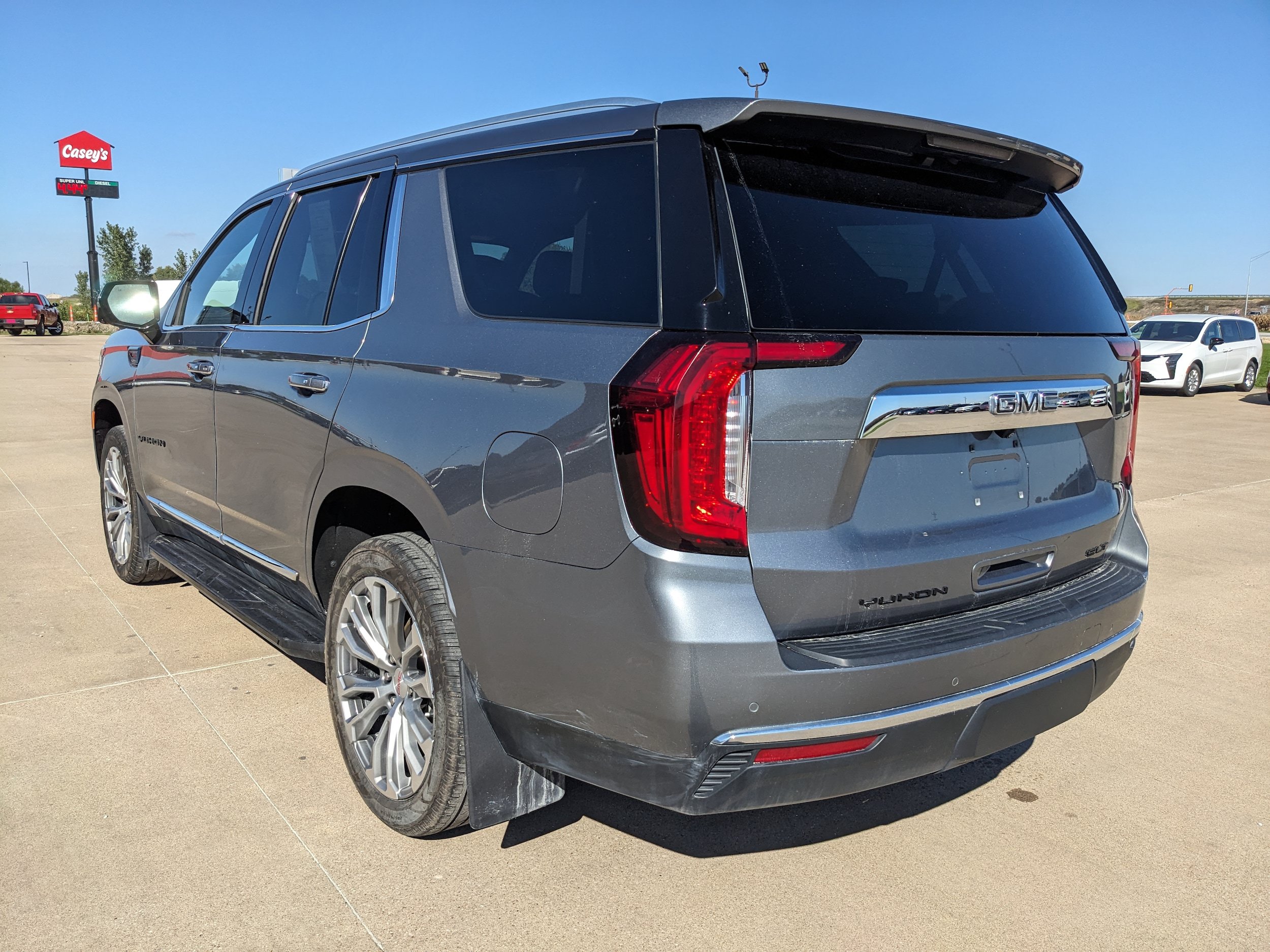 Used 2021 GMC Yukon SLT w/ SLT Luxury Plus Package AWD/4WD image 6