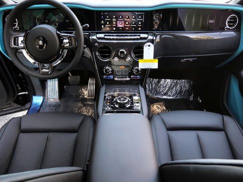 New 2026 Rolls-Royce Cullinan Black Badge image 4