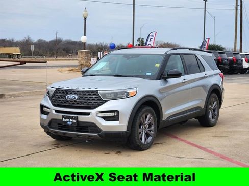 Used 2023 Ford Explorer XLT w/ Equipment Group 202A image 3