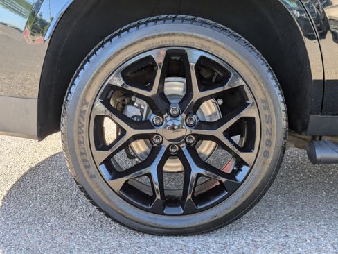 Used 2021 Chevrolet Tahoe Z71 image 9