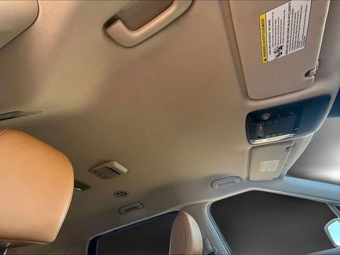 Used 2022 Kia Carnival EX image 26