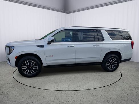 Used 2023 GMC Yukon XL AT4 w/ Technology Package AWD/4WD image 5