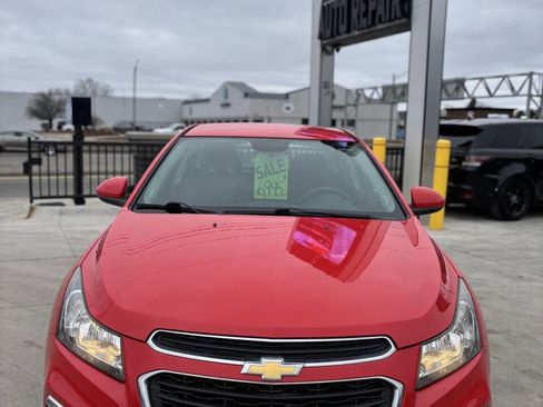 Used 2015 Chevrolet Cruze LT image 2