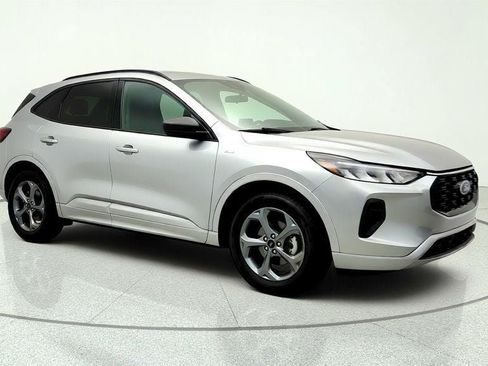 Used 2024 Ford Escape ST-Line w/ Cold Weather Package FWD image 3