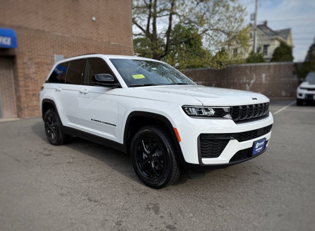 New 2026 Jeep Grand Cherokee Altitude AWD/4WD image 3