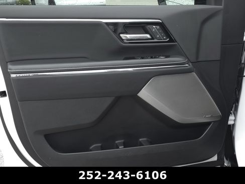 Used 2025 GMC Sierra EV Denali AWD/4WD image 33