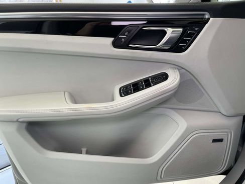 Certified 2023 Porsche Macan S image 36