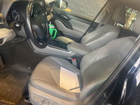 Used 2020 Toyota Highlander XLE image 5