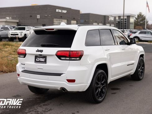 Used 2018 Jeep Grand Cherokee Altitude image 6