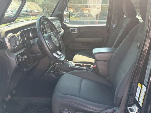 Used 2019 Jeep Wrangler Unlimited Sahara AWD/4WD image 9