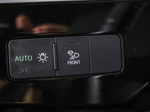 Used 2023 Audi e-tron Premium image 23