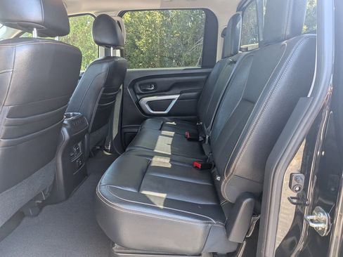 Used 2017 Nissan Titan SV image 13