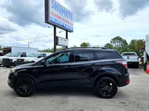 Used 2017 Ford Escape SE w/ SE Sport Appearance Package image 2