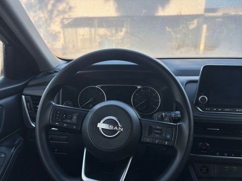 Used 2024 Nissan Rogue SV image 34