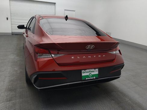 Used 2025 Hyundai Elantra SE FWD image 6