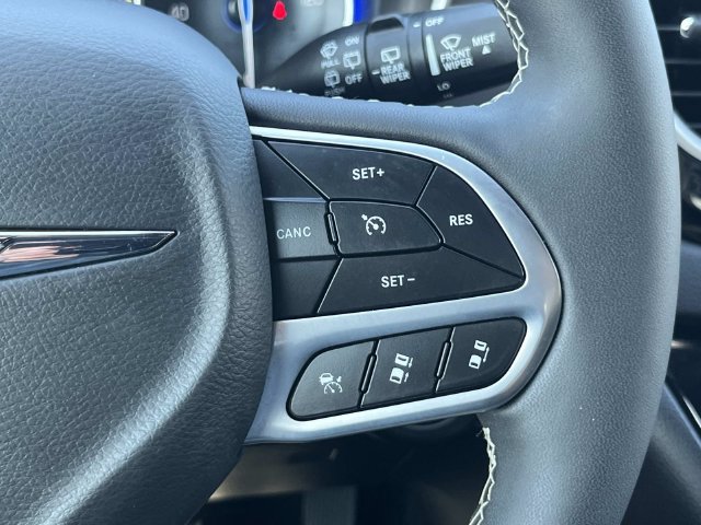 Certified 2026 Chrysler Pacifica Select FWD image 29