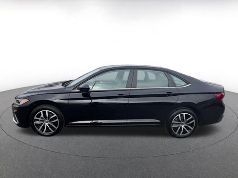 Used 2025 Volkswagen Jetta SE image 9
