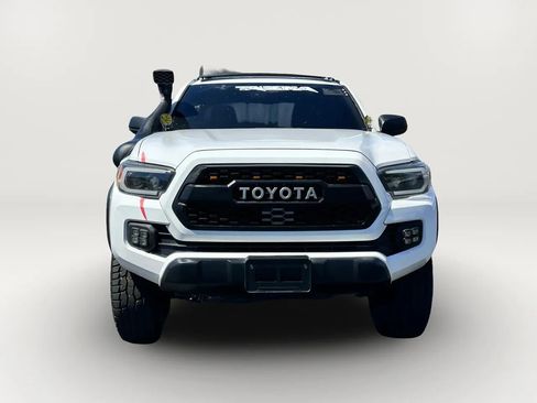 Used 2018 Toyota Tacoma SR5 RWD image 11