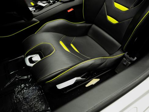 Used 2020 Lamborghini Huracan EVO RWD image 36