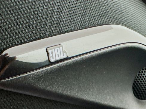 Used 2024 Toyota Venza Limited image 19