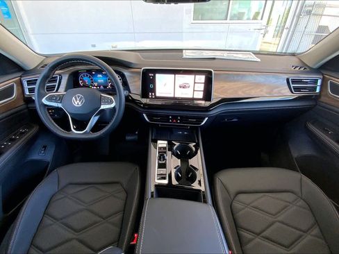 New 2026 Volkswagen Atlas SE FWD image 5