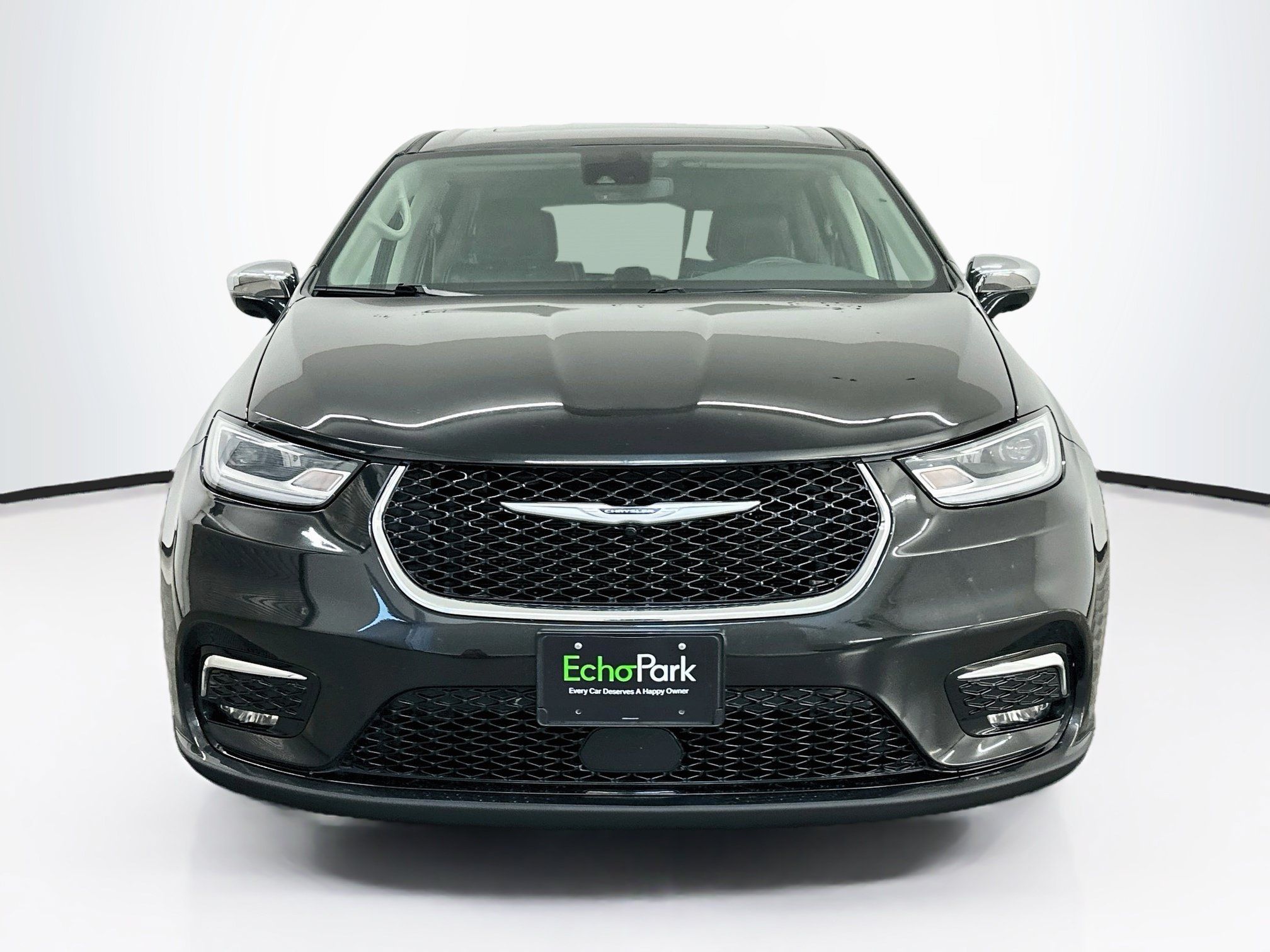 Used 2023 Chrysler Pacifica Limited FWD image 2