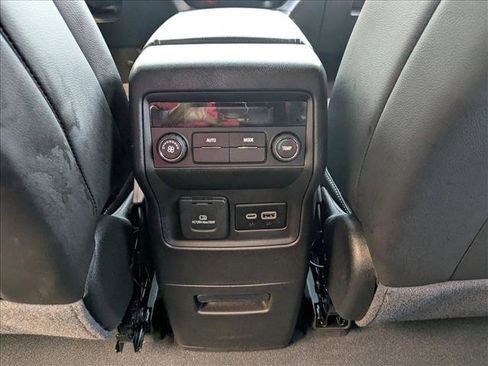 Certified 2023 GMC Acadia SLT image 17