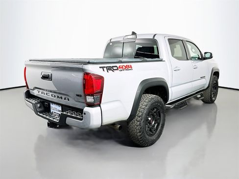 Used 2019 Toyota Tacoma TRD Off-Road image 7