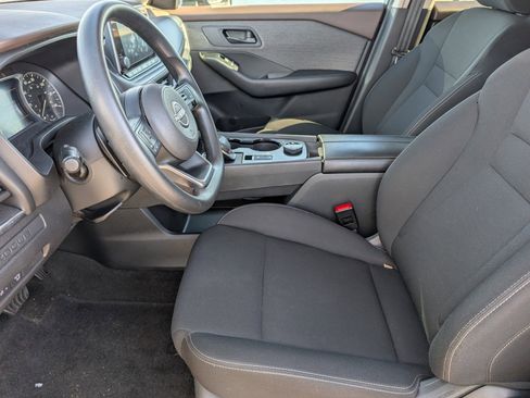 Used 2023 Nissan Rogue S image 5