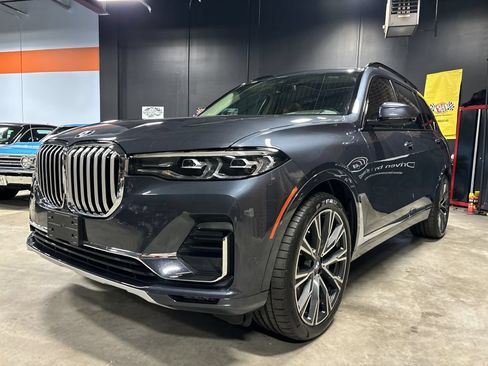 Used 2021 BMW X7 xDrive40i w/ Premium Package AWD/4WD image 3
