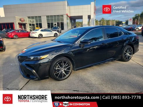 Certified 2022 Toyota Camry SE image 1