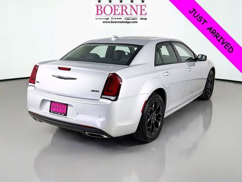 Used 2023 Chrysler 300 Touring L w/ Popular Equipment Group image 7