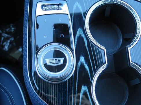 New 2026 Cadillac Optiq Luxury 2 image 16