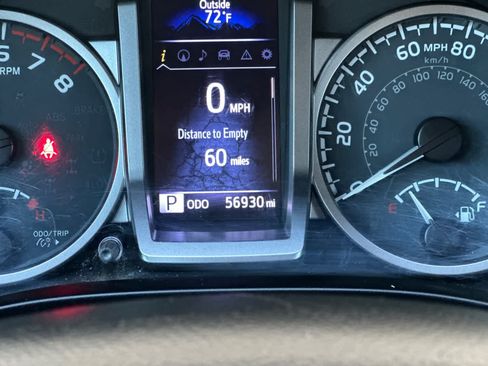 Used 2020 Toyota Tacoma SR5 AWD/4WD image 24