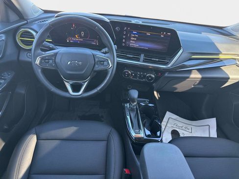 Used 2024 Chevrolet Trax ACTIV w/ Sunroof Package image 16