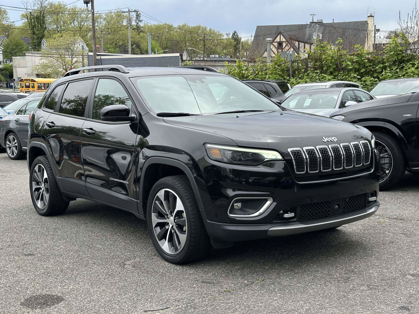 Used 2022 Jeep Cherokee Limited w/ Elite Package AWD/4WD image 1