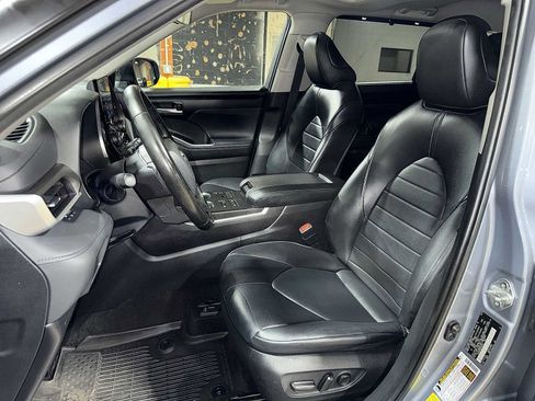 Used 2023 Toyota Highlander XLE image 15