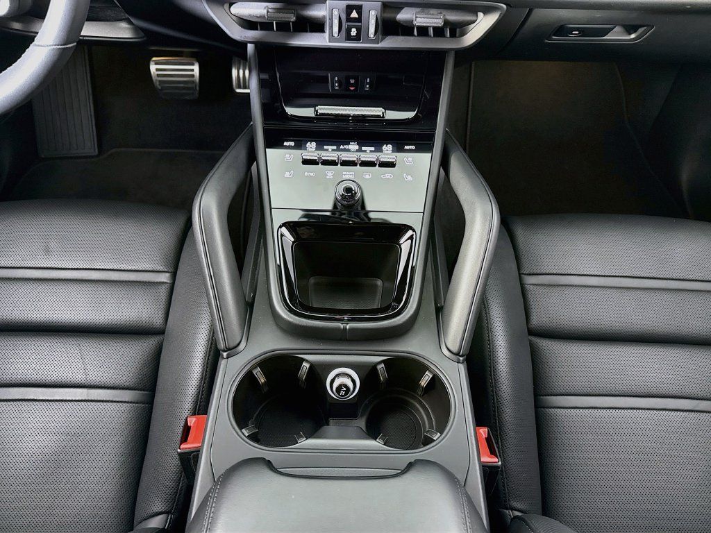 Certified 2025 Porsche Cayenne GTS AWD/4WD image 16