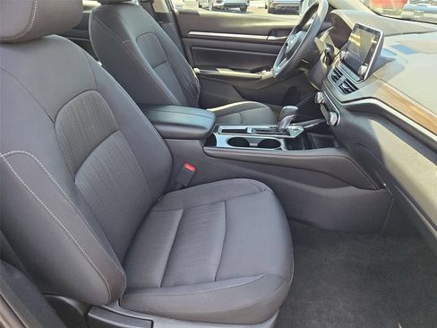 Used 2023 Nissan Altima 2.5 SV FWD image 19