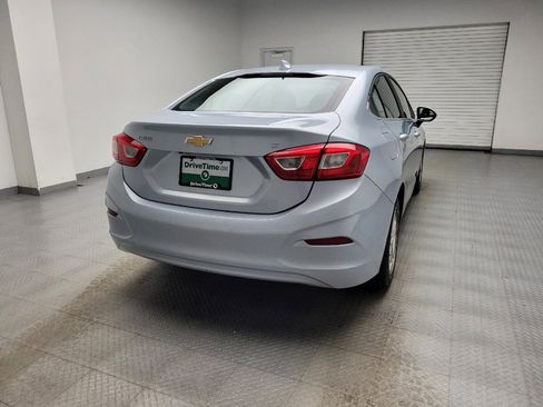 Used 2017 Chevrolet Cruze LT FWD image 7