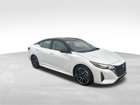 Certified 2025 Nissan Sentra SR w/ SR Premium Package image 9