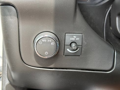 Used 2018 Chevrolet Express 2500 w/ Driver Convenience Package RWD image 29