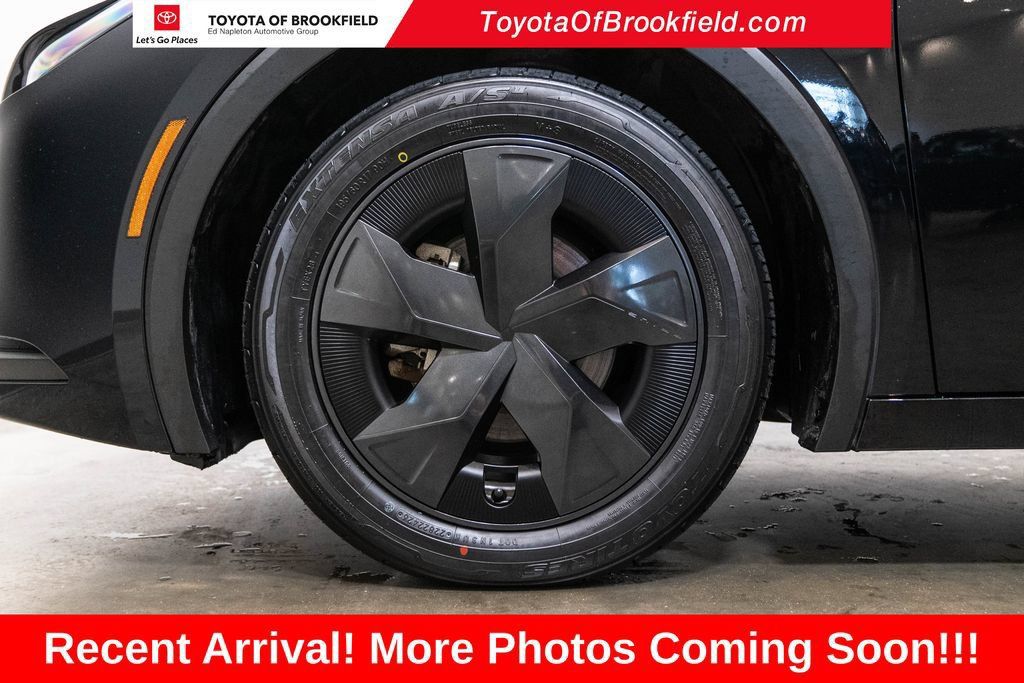Used 2025 Toyota Prius LE FWD image 9