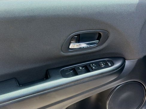 Used 2022 Honda HR-V LX image 16