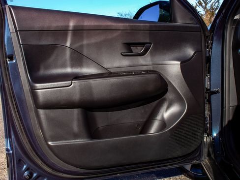 Used 2025 Hyundai Kona SEL image 8