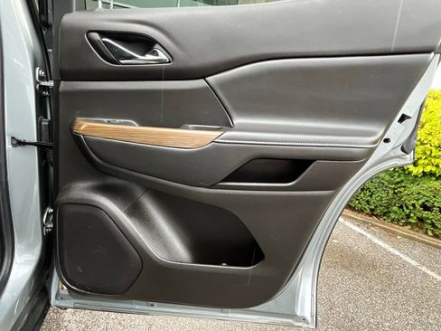 Certified 2023 GMC Acadia SLE w/ Driver Convenience Package image 20